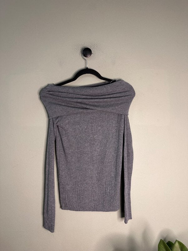 Off shoulder Prjonapeysa ur zöru