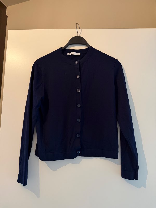 Zara blá hneppt peysa