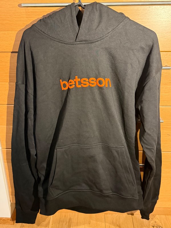 Betsson peysa