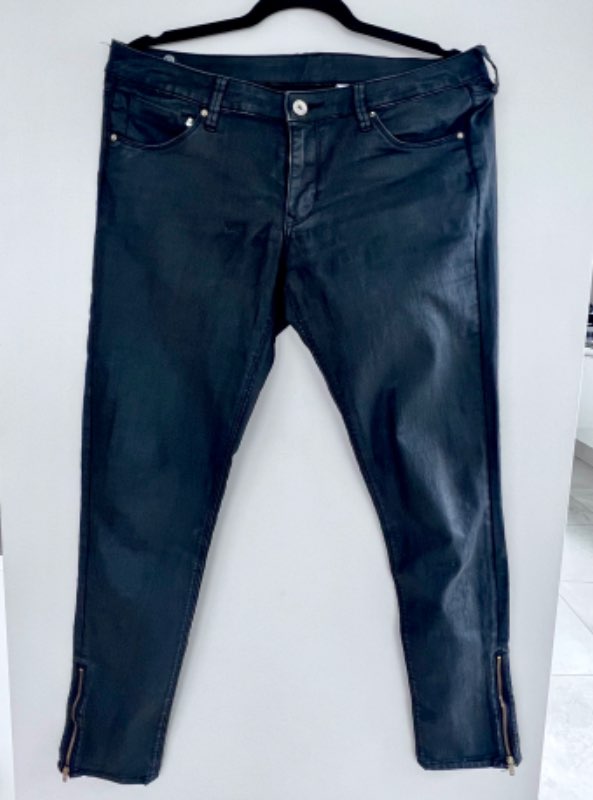 Sv. gallabuxur H&M