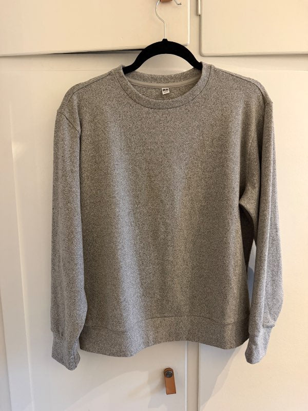 Uniqlo grá peysa