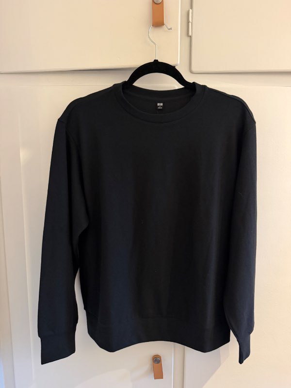 Uniqlo svört peysa