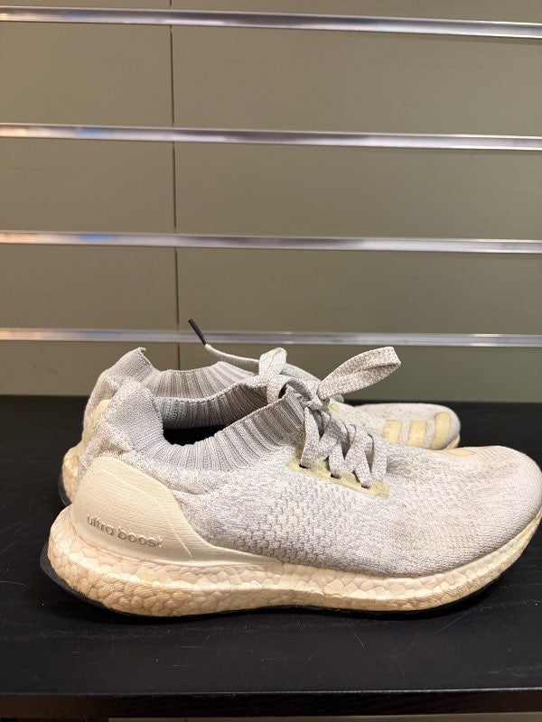 Adidas hlaupaskór ljósgráir