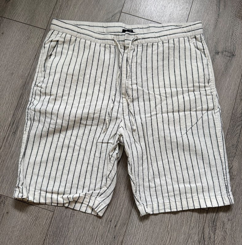 Zara hör stuttbuxur - M
