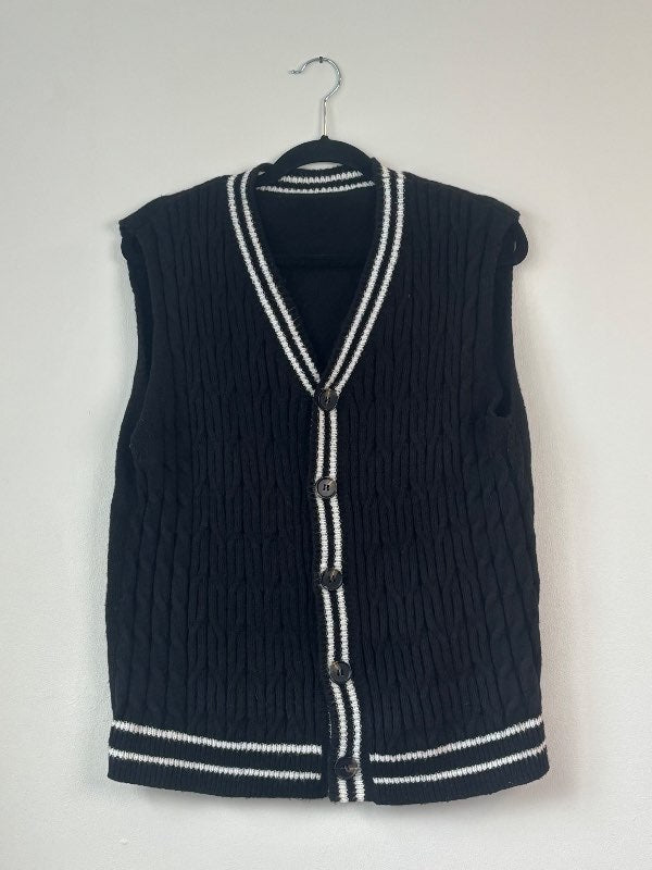 Prjónað svart vesti