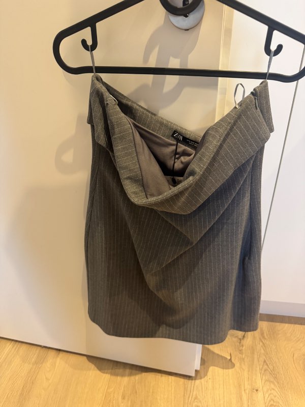 -Strapless kjóll grár