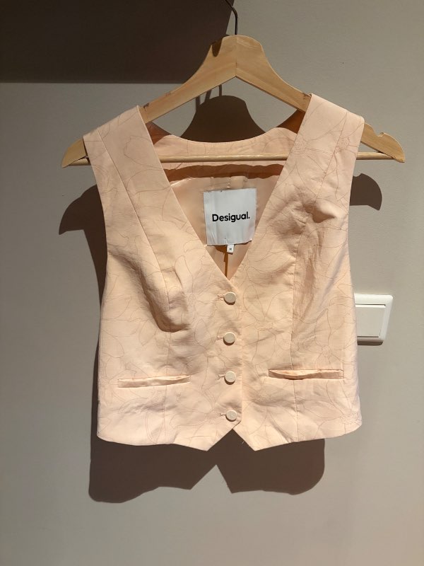 Desigual ljóst vesti