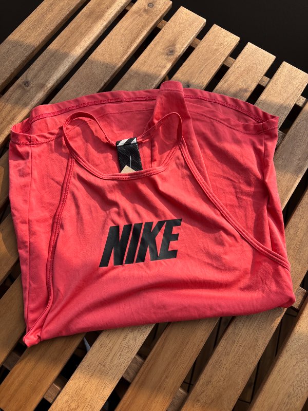 Nike bleikur bolur