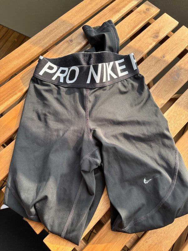 Nike pro svartar buxur