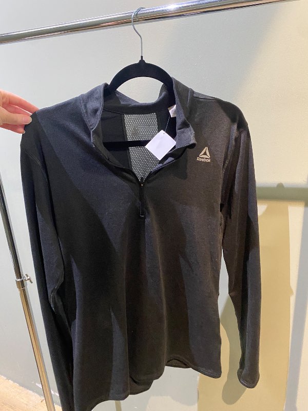 Reebok svört peysa M