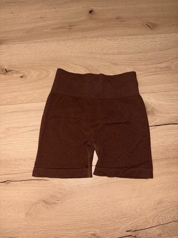 Brúnar stuttbuxur