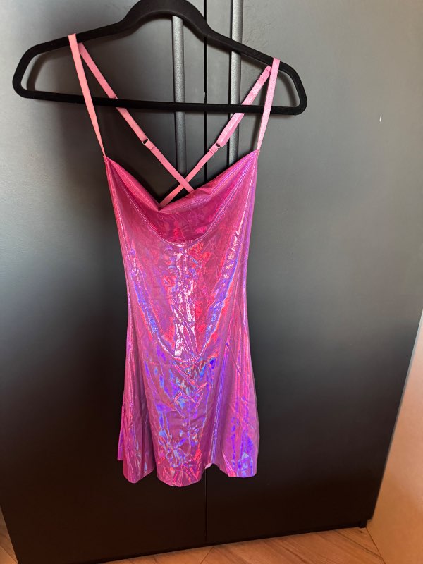 Shiny bleikur kjóll