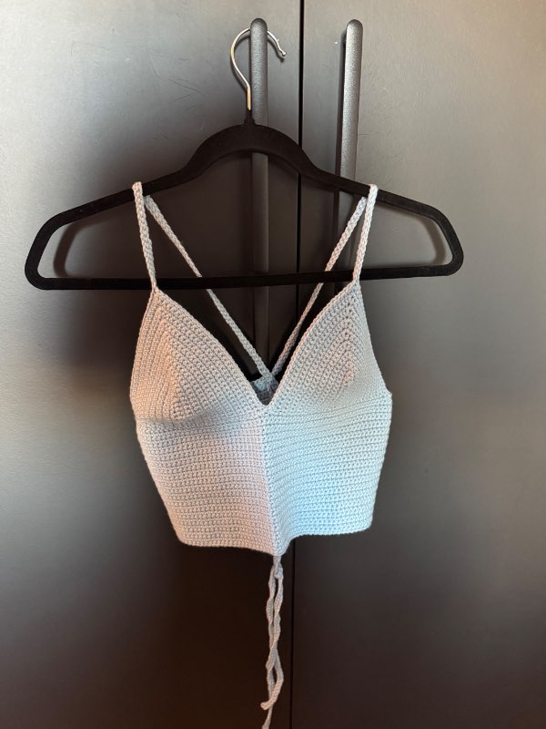 Blár heklaður toppur