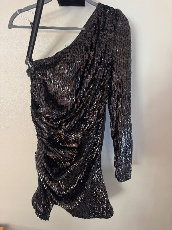 Pretty Little Thing Glimmer Off the shoulder kjóll