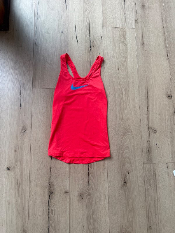 Bleikur Nike bolur