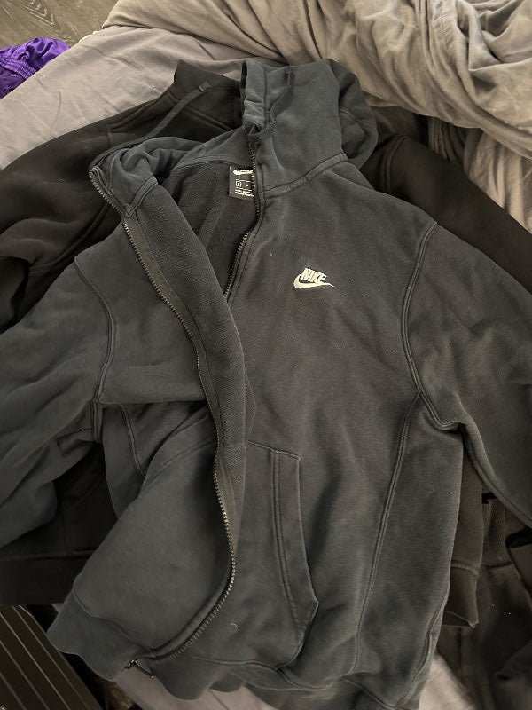 Nike hettupeysa