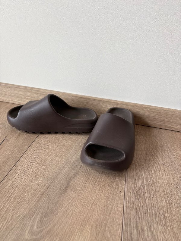Yeezy adidas slides