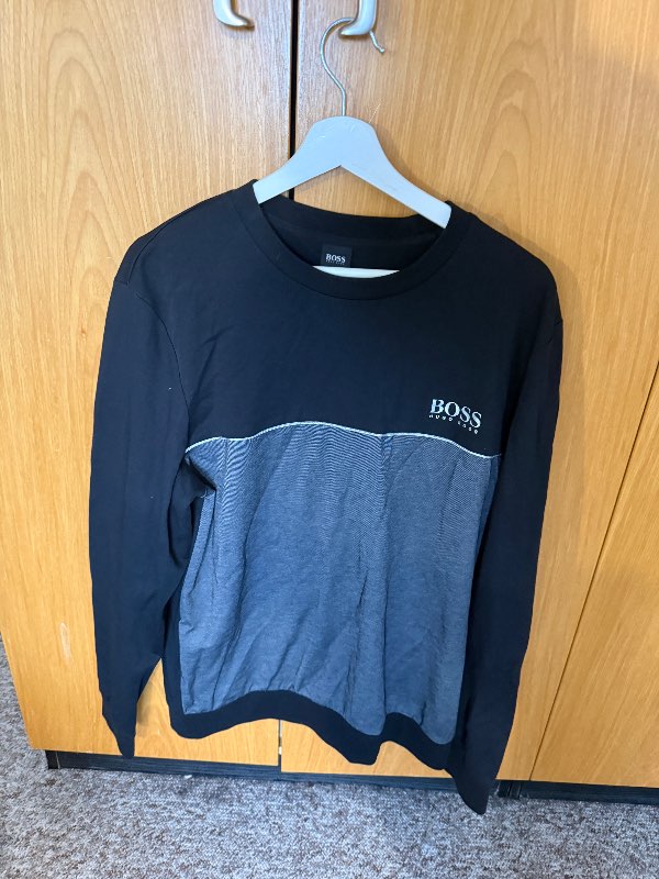 Hugo Boss peysa