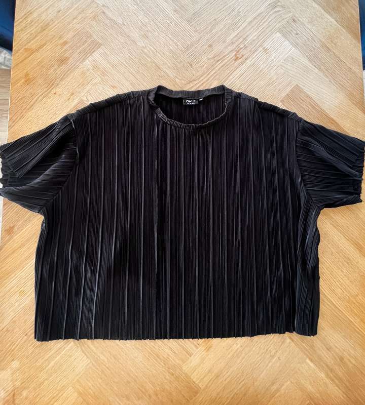 Only Plíseraður toppur wide fit