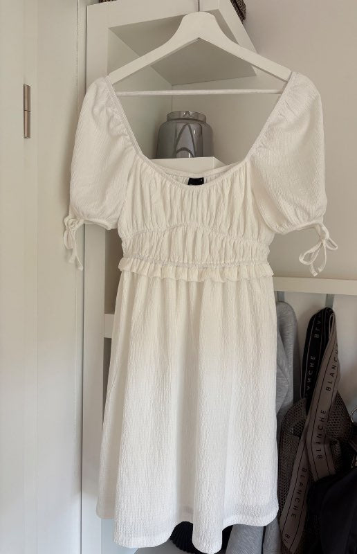 Gina Tricot Kjóll