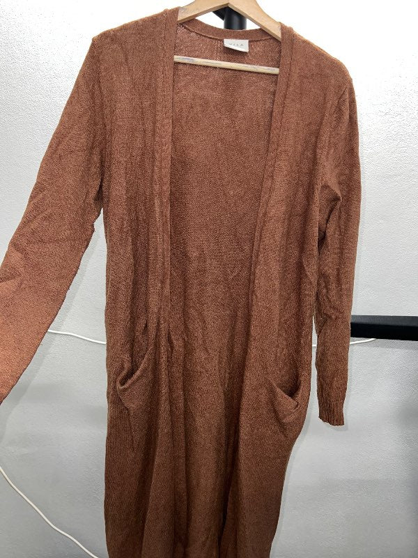 Brún síð peysa