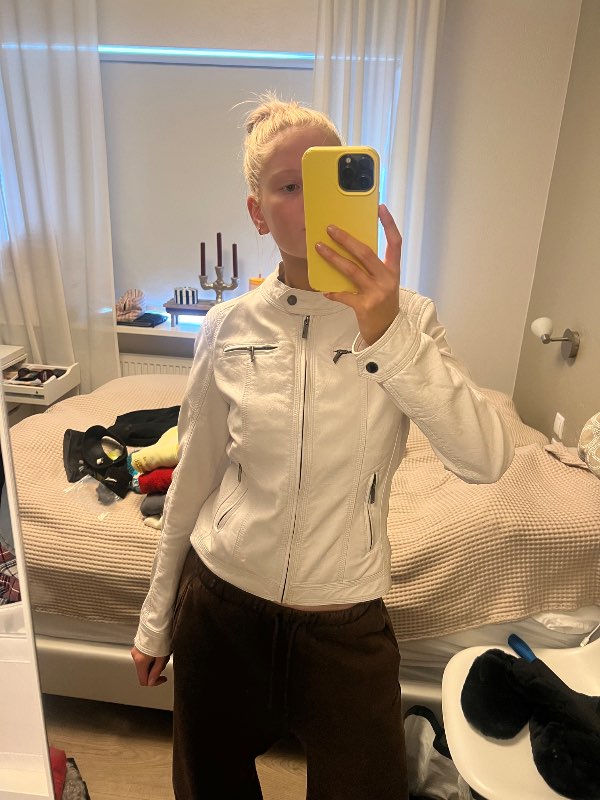 Hvítur leður jakki