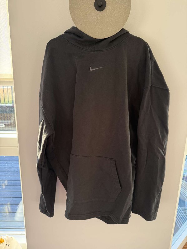 Nike hettupeysa