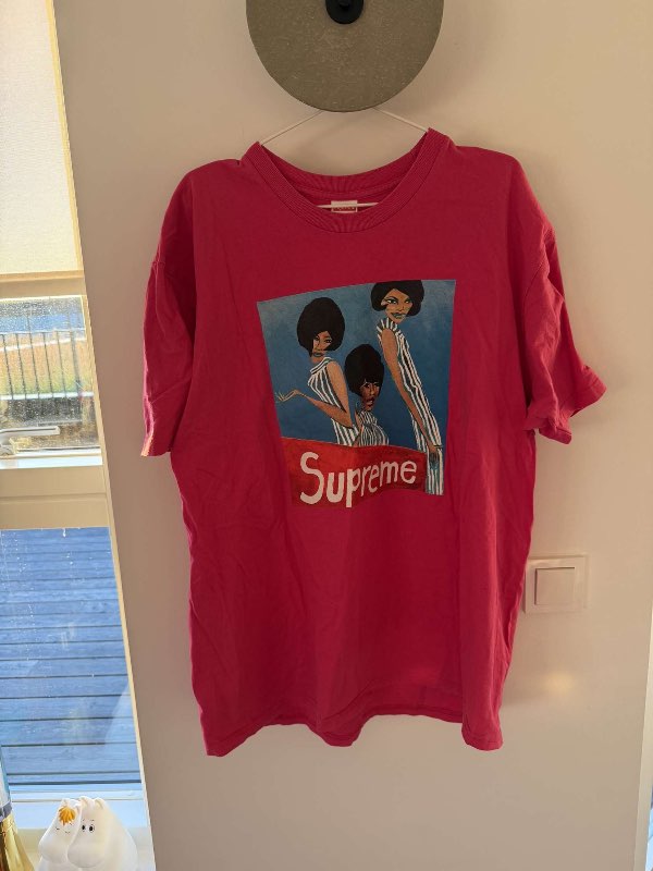 Supreme bleikur bolur
