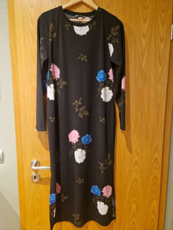 H&M síður svartur með lituðum blómum ónotaður