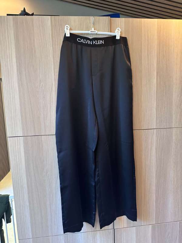 Svartar buxur - Calvin Klein - L