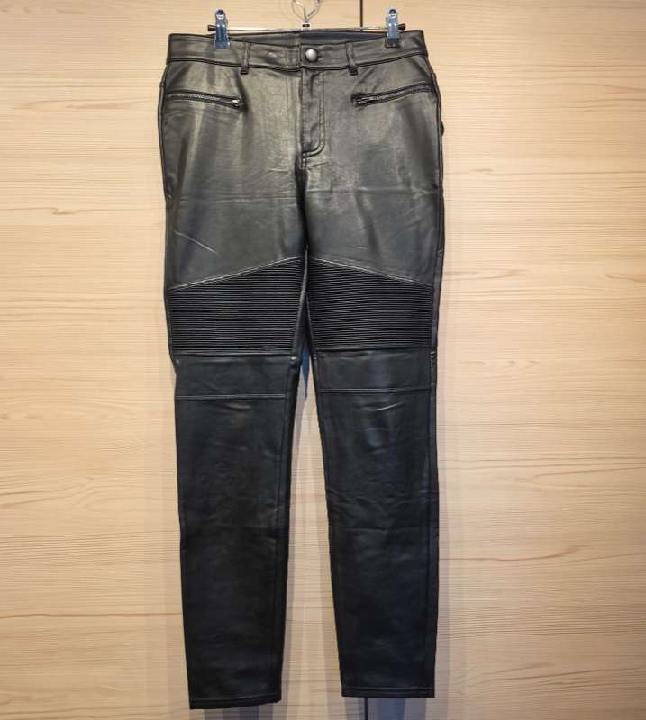 svartar leðurleggings