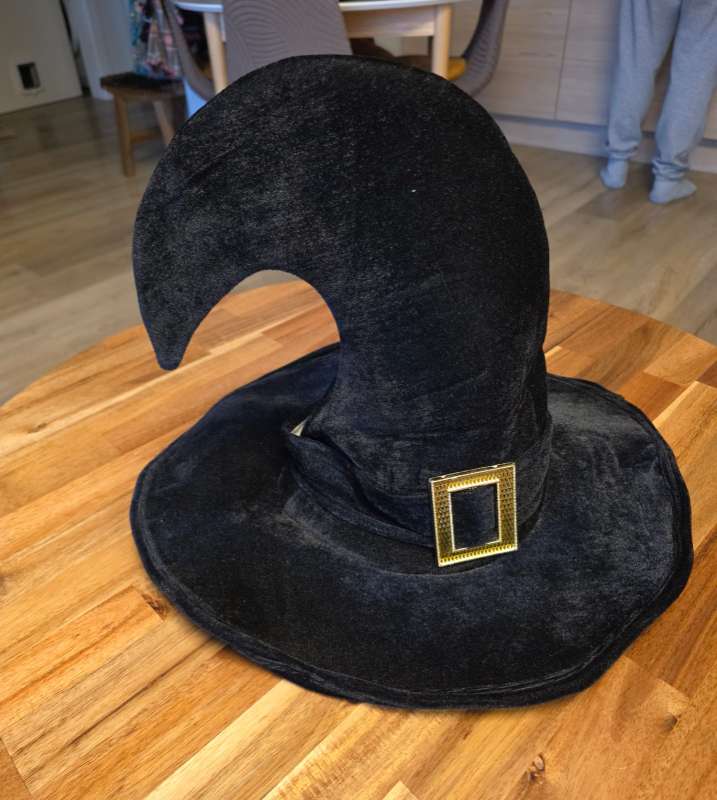 Flauelshattur nornarinnar 1