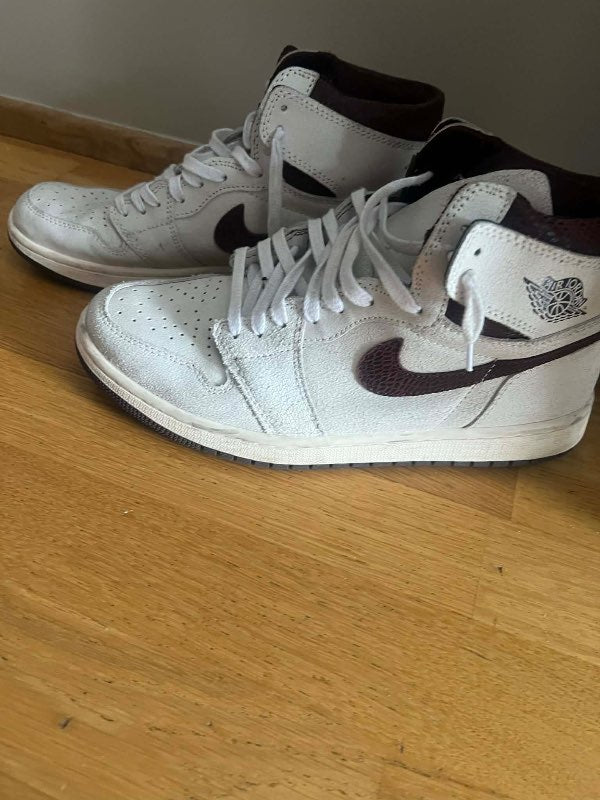 Nike Jordan 1 ljósir/vinrauðir