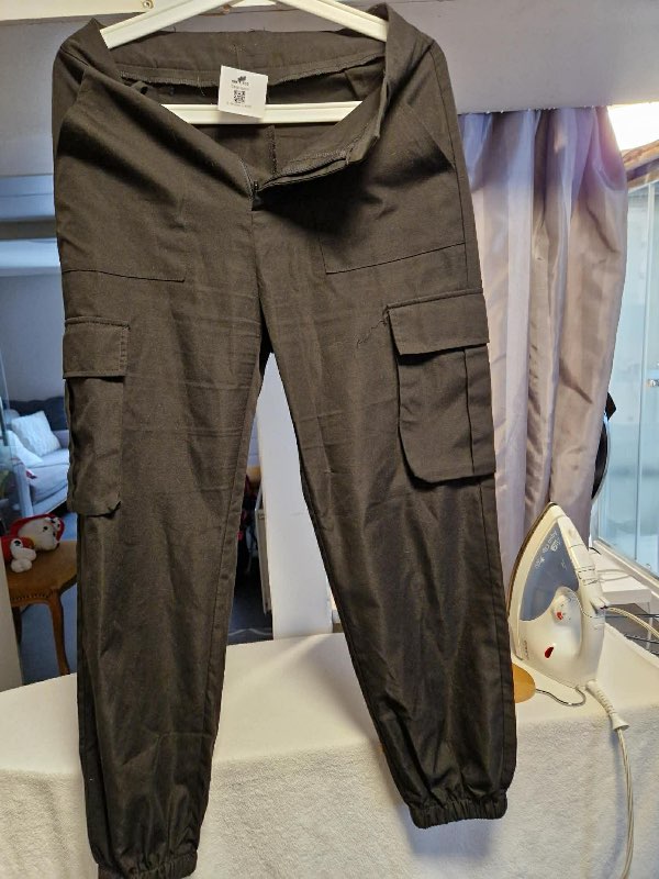 Svartar cargo buxur