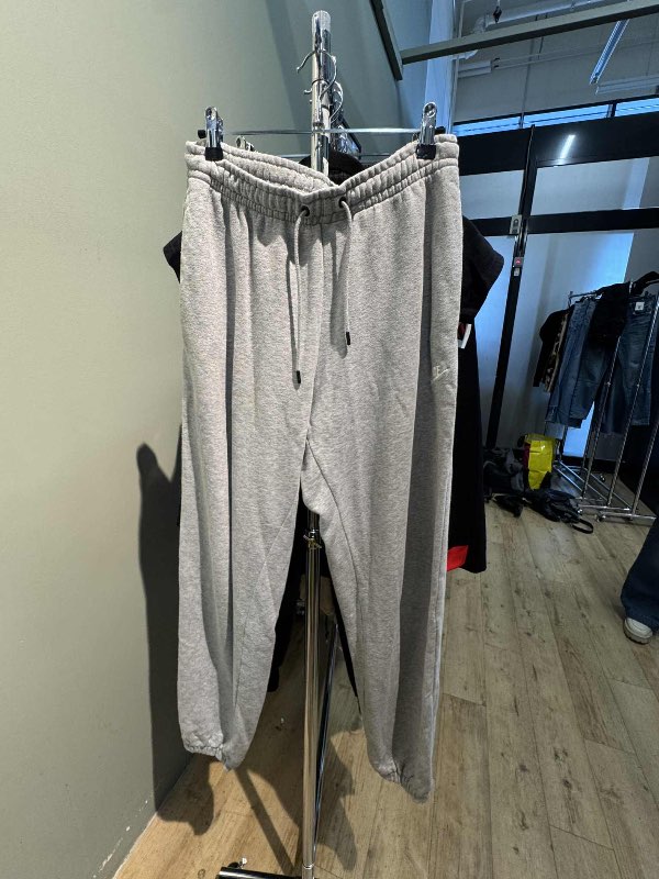 Nike buxur gráar
