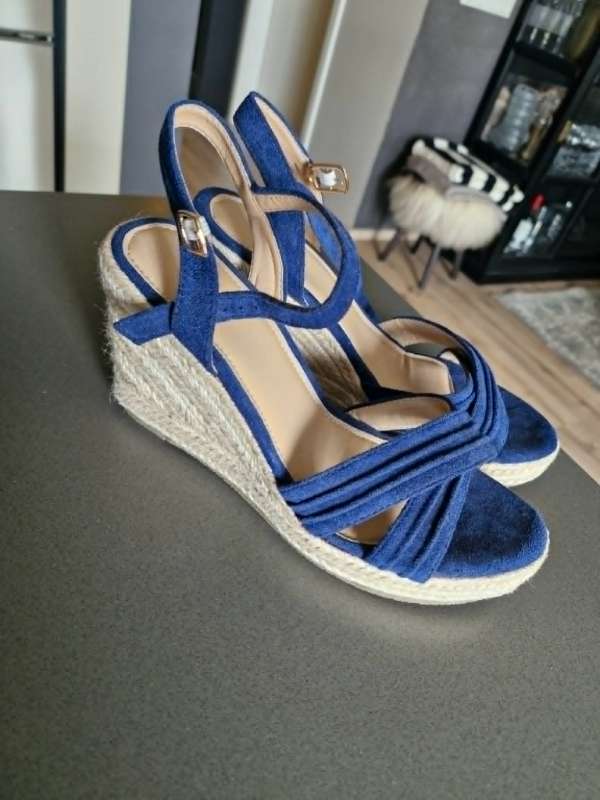 Bláir Wedges sandalar