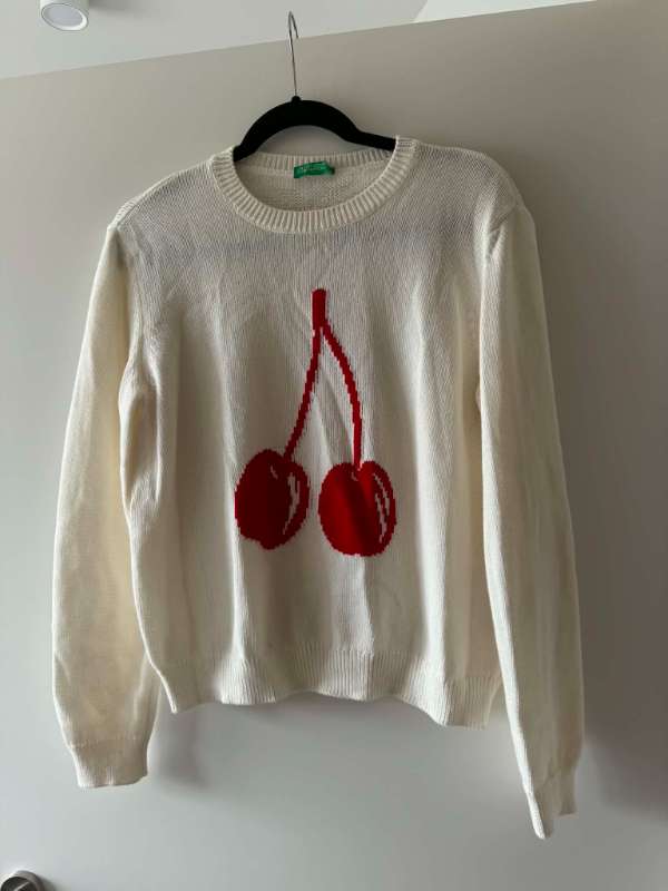 benetton cherry peysa
