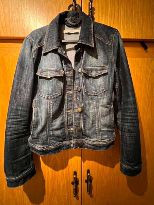 J ZARA GALLAJAKKI