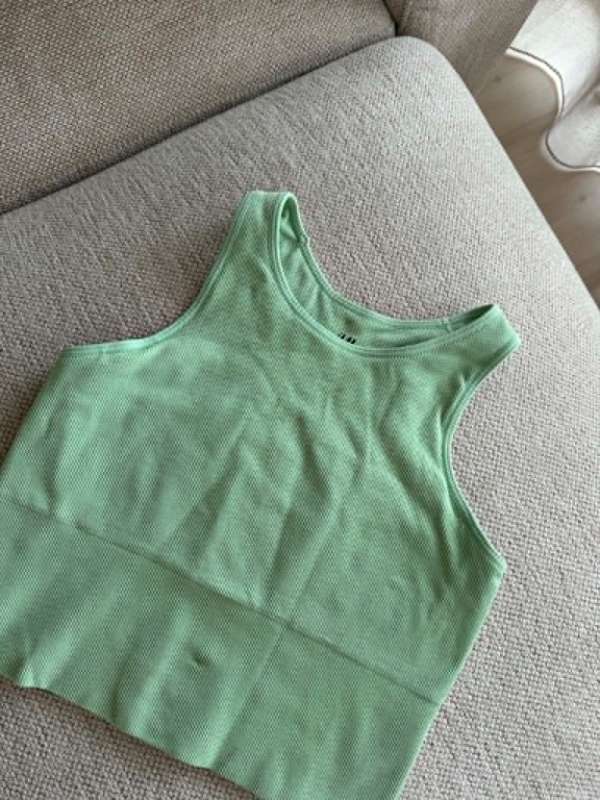 h&m grænn íþr.bolur