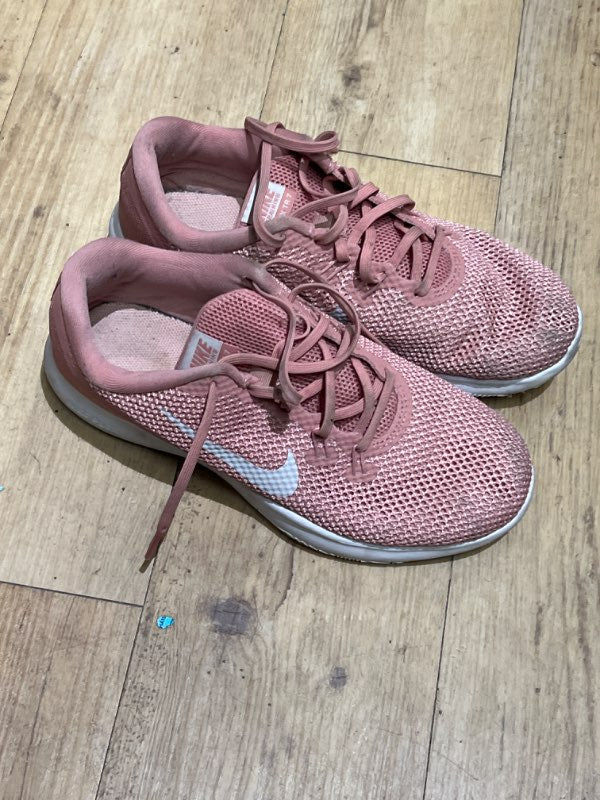 Nike bleikir skór