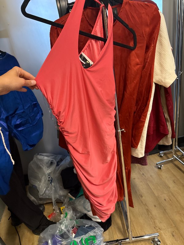 Bleikur kjóll júník