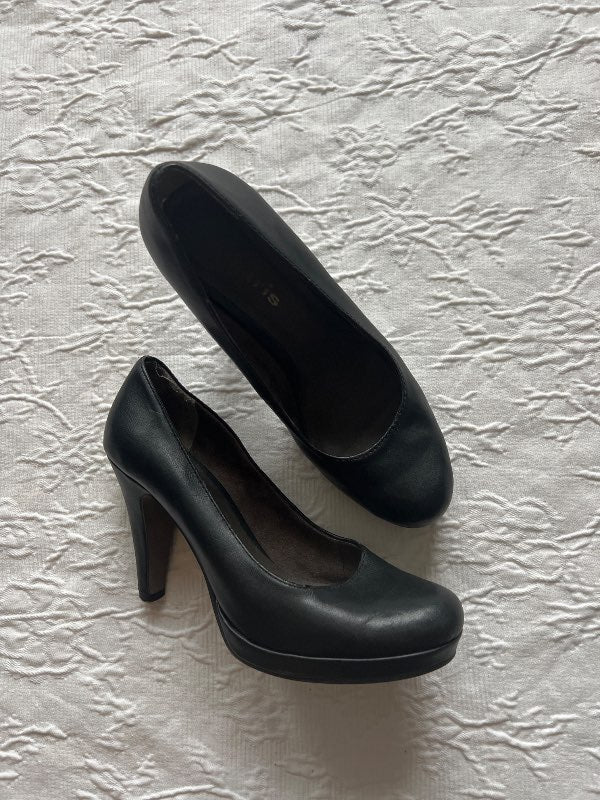 TAMARIS classic black shoes