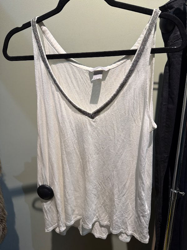 HM hvítur bolur