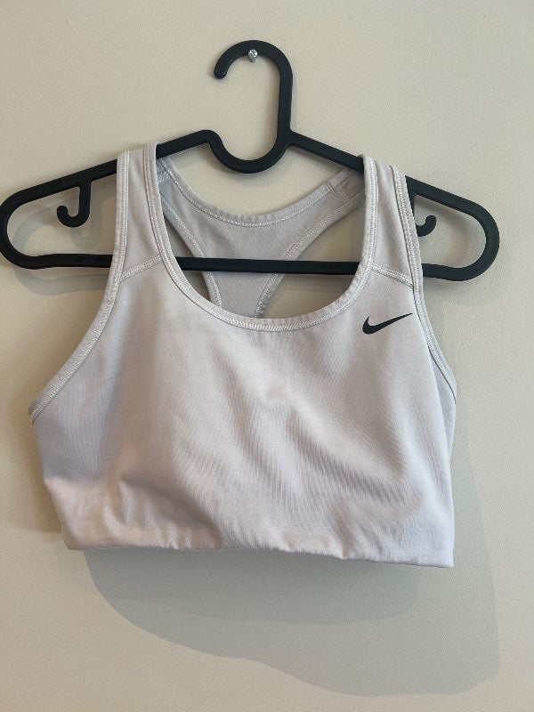 Nike íþróttatoppur hvítur