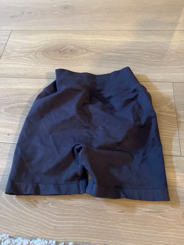 Gráar íþróttarstuttbuxur