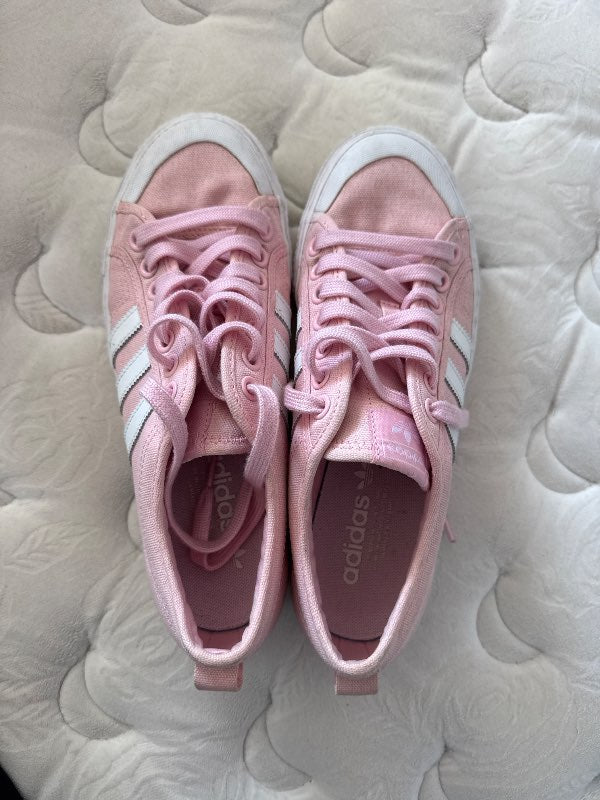 Adidas bleikir skór 42 (41)