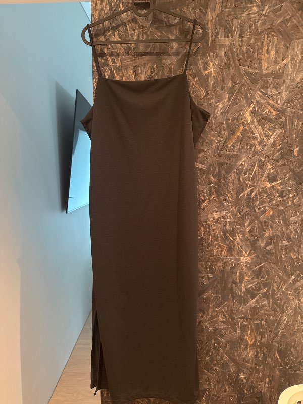 H&M svartur hlýrakjóll