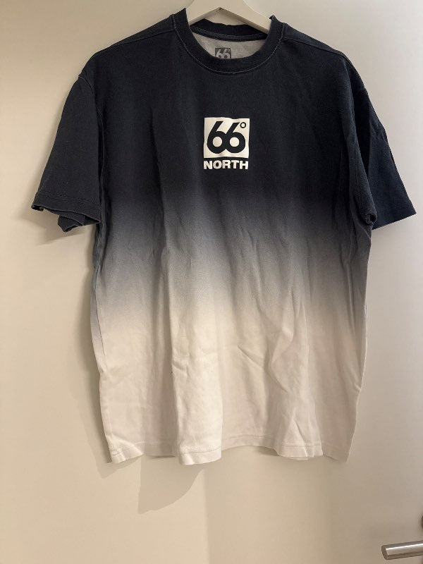 66 Norður blár stuttermabolur