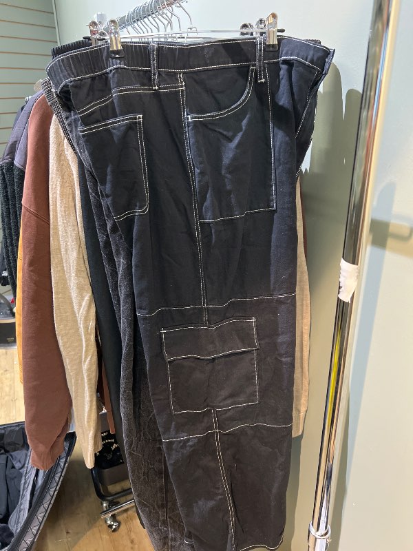 cargo buxur svartar