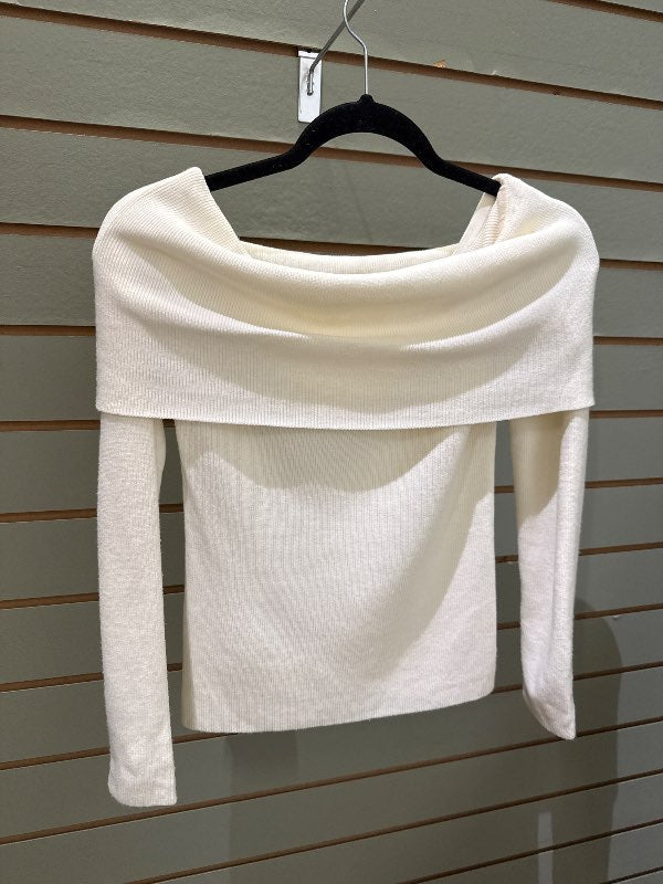 Aritzia off shoulder peysa